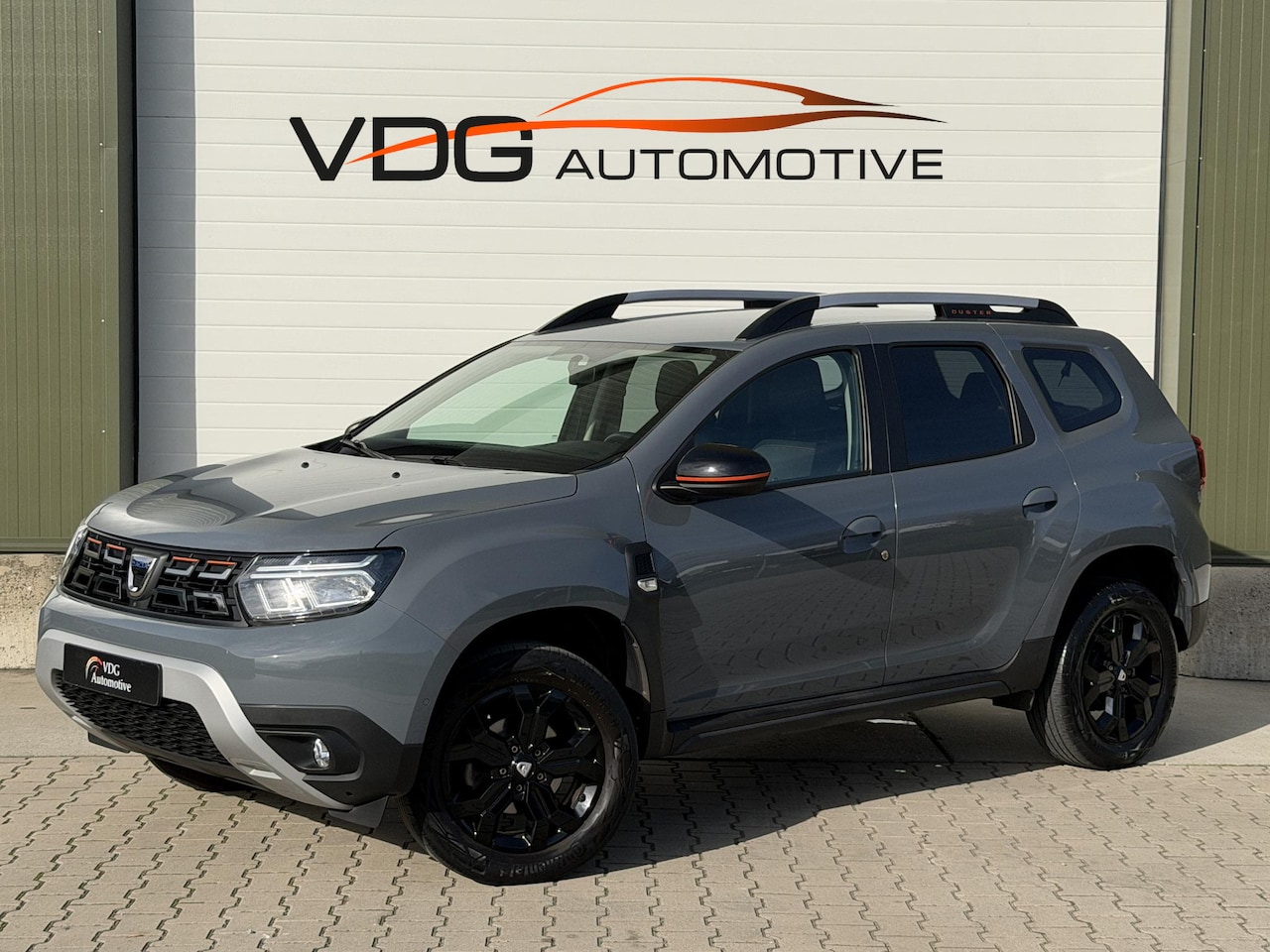 Dacia Duster - 1.3 TCe 150 Journey / Navi / Trekhaak / 360 Camera / Clima / Keyless / Carplay / 17" Lm Ve - AutoWereld.nl