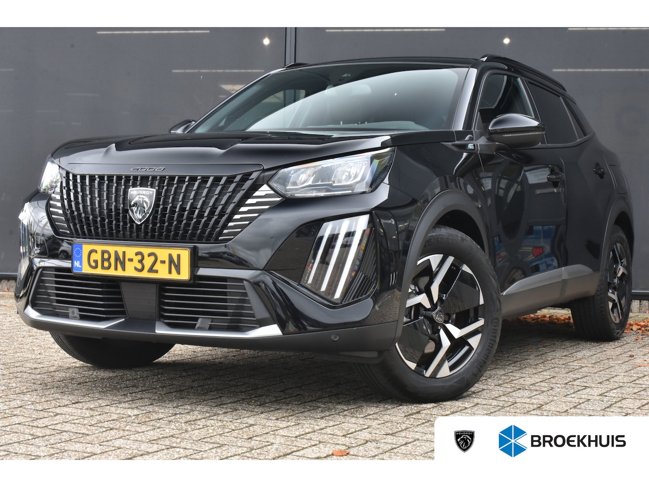 Peugeot e-2008 - EV Allure 50 kWh 3 Fase | Navigatie | Parkeersensoren v/a | Climate Control | Half-Leder | - AutoWereld.nl