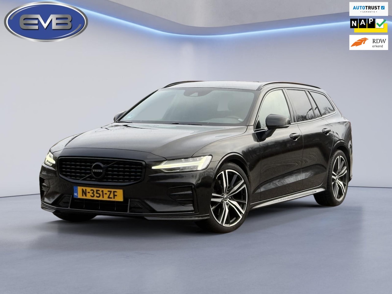 Volvo V60 - 2.0 B4 205 pk R-Design sport, Black edition, vele opties, sport leder, dealer onderhouden, - AutoWereld.nl