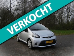 Toyota Aygo - 1.0 VVT-i Now . 5 Deurs . Airco . Elec ramen . Centrale deurvergrendeling . enz