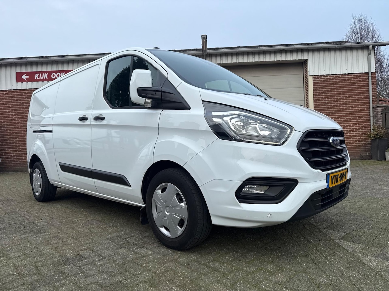 Ford Transit Custom - 300 2.0 TDCI L2H1 automaat camera navi 130PK airco cruise - AutoWereld.nl