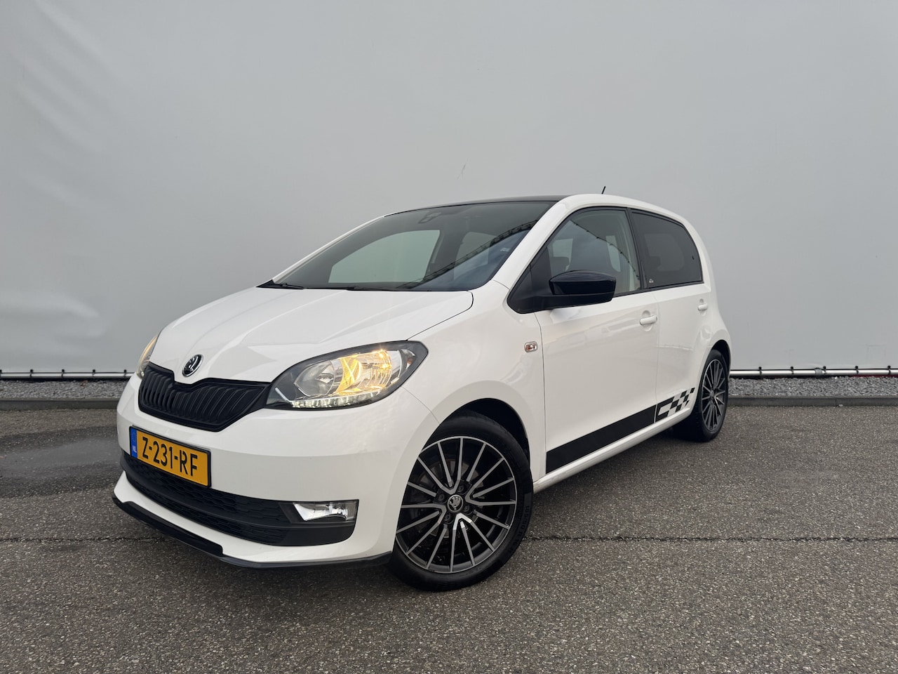 Skoda Citigo - 1.0 Greentech Style Monte-Carlo Airco, Panoramadak, Stoelverwarming, Sportstoelen - AutoWereld.nl