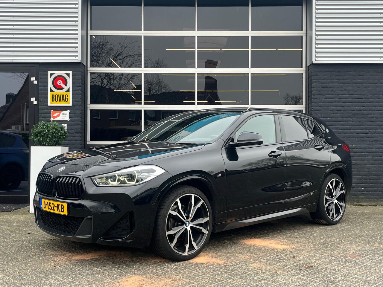 BMW X2 - sDrive18i High Executive sDrive18i High Executive, M-pakket, Automaat, Cruise, Head-up, Camera, Navi - AutoWereld.nl