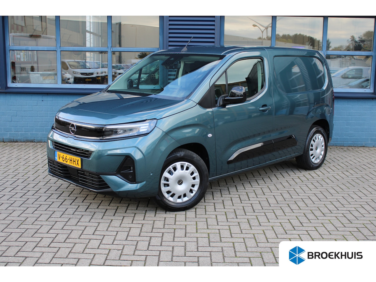 Opel Combo-e - 50kWh 136 PK NIEUW MODEL! | 3-ZITS | NAVI | TREKHAAK | CAMERA | CARPLAY | 6,9% RENTE FINAN - AutoWereld.nl