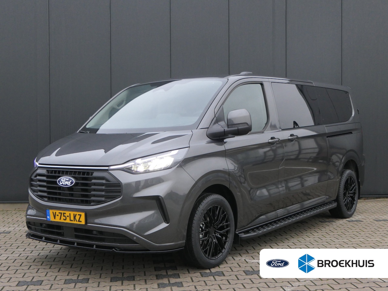 Ford Transit Custom - 320 2.0 TDCI 170pk Automaat L2H1 Black Edition | 2x Schuifdeur | Adaptive Cruise | BLIS | - AutoWereld.nl