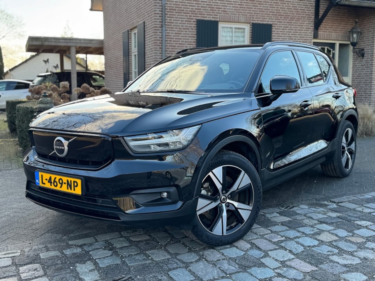 Volvo XC40 - Recharge P8 AWD R-Design Recharge P8 AWD R-Design - AutoWereld.nl