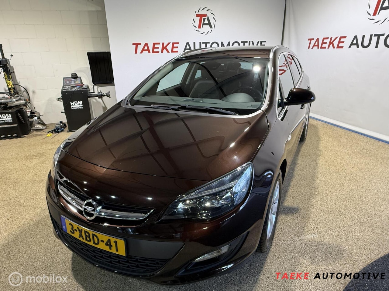 Opel Astra Sports Tourer - 1.4 Turbo Business + Clima/Cruise - AutoWereld.nl