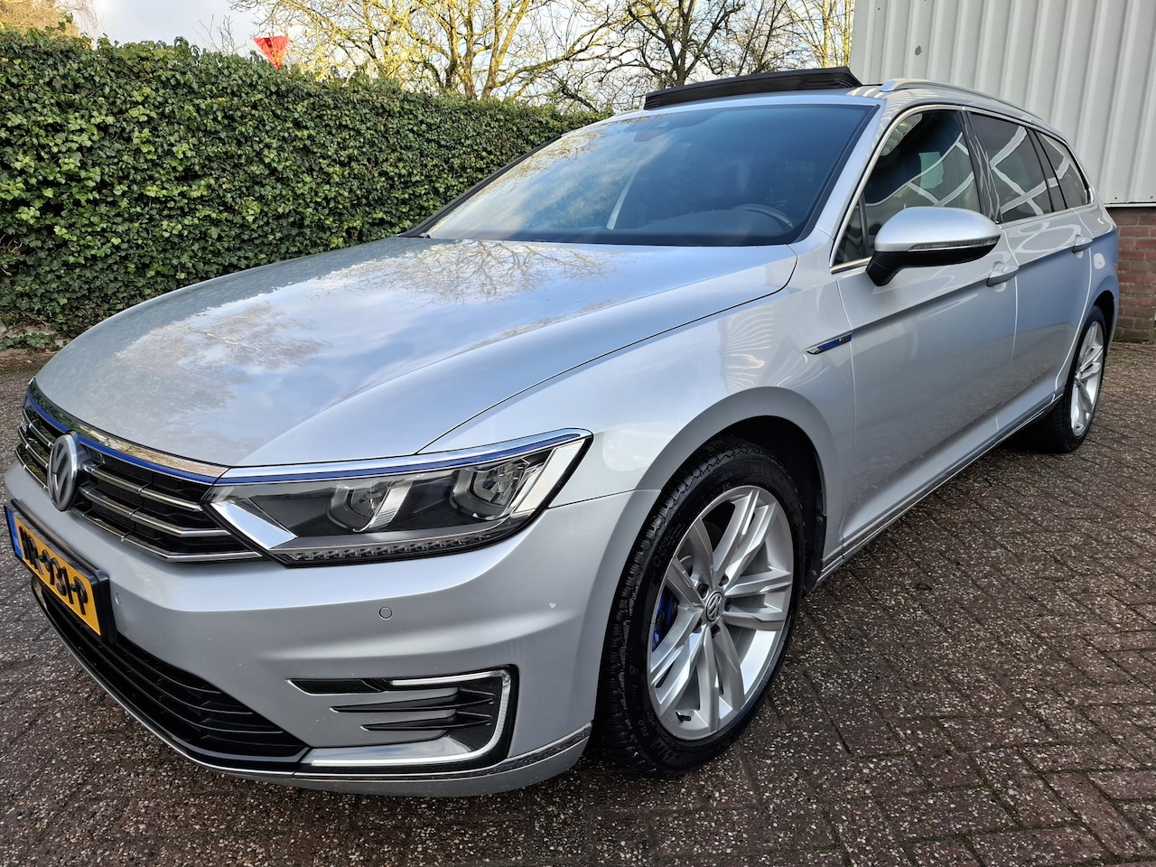 Volkswagen Passat Variant - 1.4 TSI GTE Highline LEER/PANODAK/PDC/LED/TREKHAAK 156PK - AutoWereld.nl