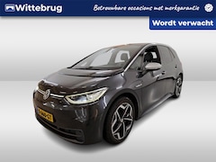 Volkswagen ID.3 - First Plus 58 kWh 204pk / LED / Navigatie / Camera / Donker Glas / 19" LMV