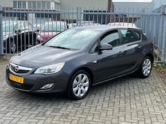 Opel Astra - 1.4 Turbo Edition 5 deurs 120PK UNIEK KMST NAP Airco l Cruise l TREKHAAK l Elek pakket DEA