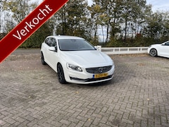 Volvo V60 - 1.6 T3 Momentum TREKHAAK AUTOMAAT NAVI