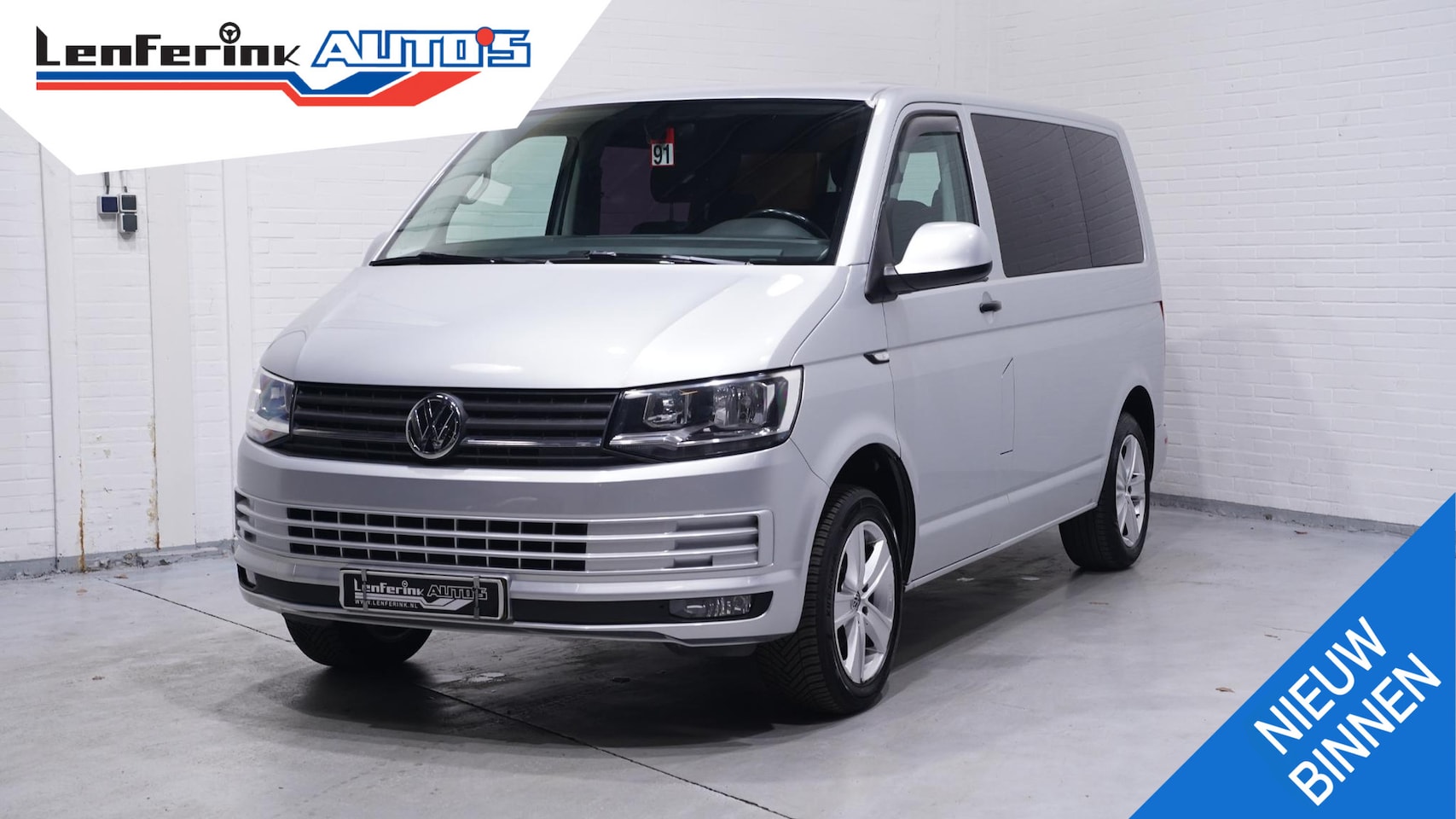 Volkswagen Transporter - 2.0 TDI L1H1 Dubbel Cabine 5-Zits Navi, Camera Bumpers in Kleur, 17" LMV, Trekhaak 2200 kg - AutoWereld.nl