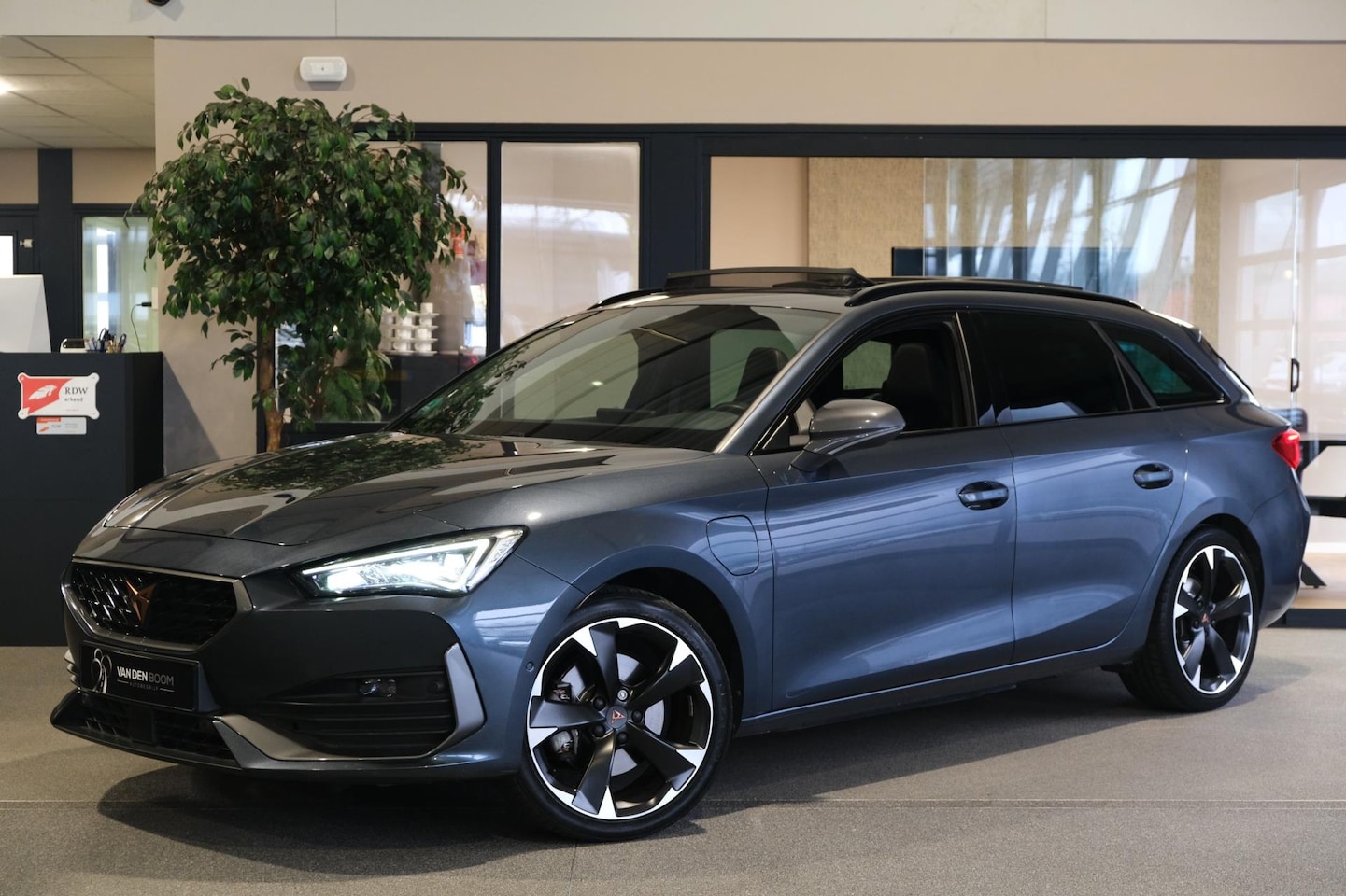 CUPRA Leon Sportstourer - 1.4 e-Hybrid 204PK Pano Led ACC Cam Navi Elektrische Achterklep - AutoWereld.nl