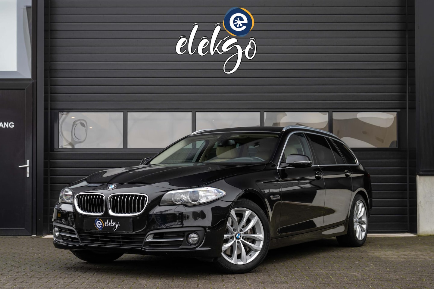 BMW 5-serie Touring - 530d High Executive 259PK|Trekhaak|LED|Stoelverwarming - AutoWereld.nl