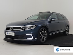Volkswagen Passat Variant - GTE Business 218pk | Dodehoekdetectie | Camera achter | Navigatie | Panorama dak | Matrix