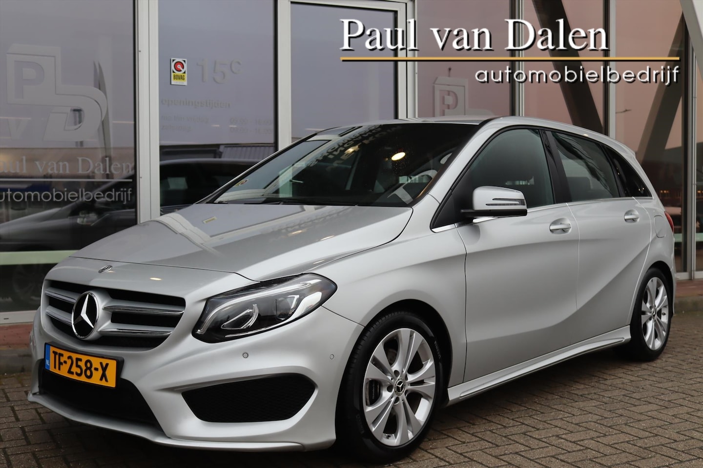 Mercedes-Benz B-klasse - B180 AUTOMAAT AMG STYLING Navi | Trekhaak | Camera | Stoelverw. | 17 Inch Lm | - AutoWereld.nl