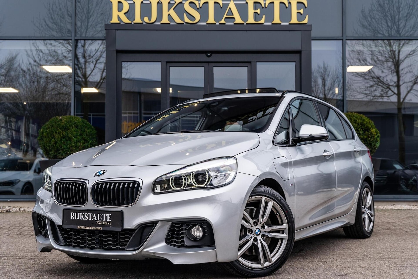 BMW 2-serie Active Tourer - 225xe High Executive|PANO|H&K|LED - AutoWereld.nl