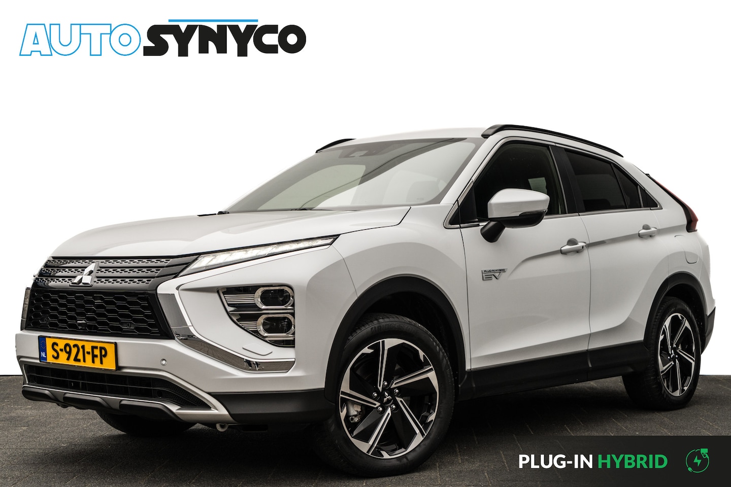 Mitsubishi Eclipse Cross - 2.4 PHEV Intense+ | LED | Camera | Trekhaak | Navi | Get. Glas | Stoelverw. - AutoWereld.nl