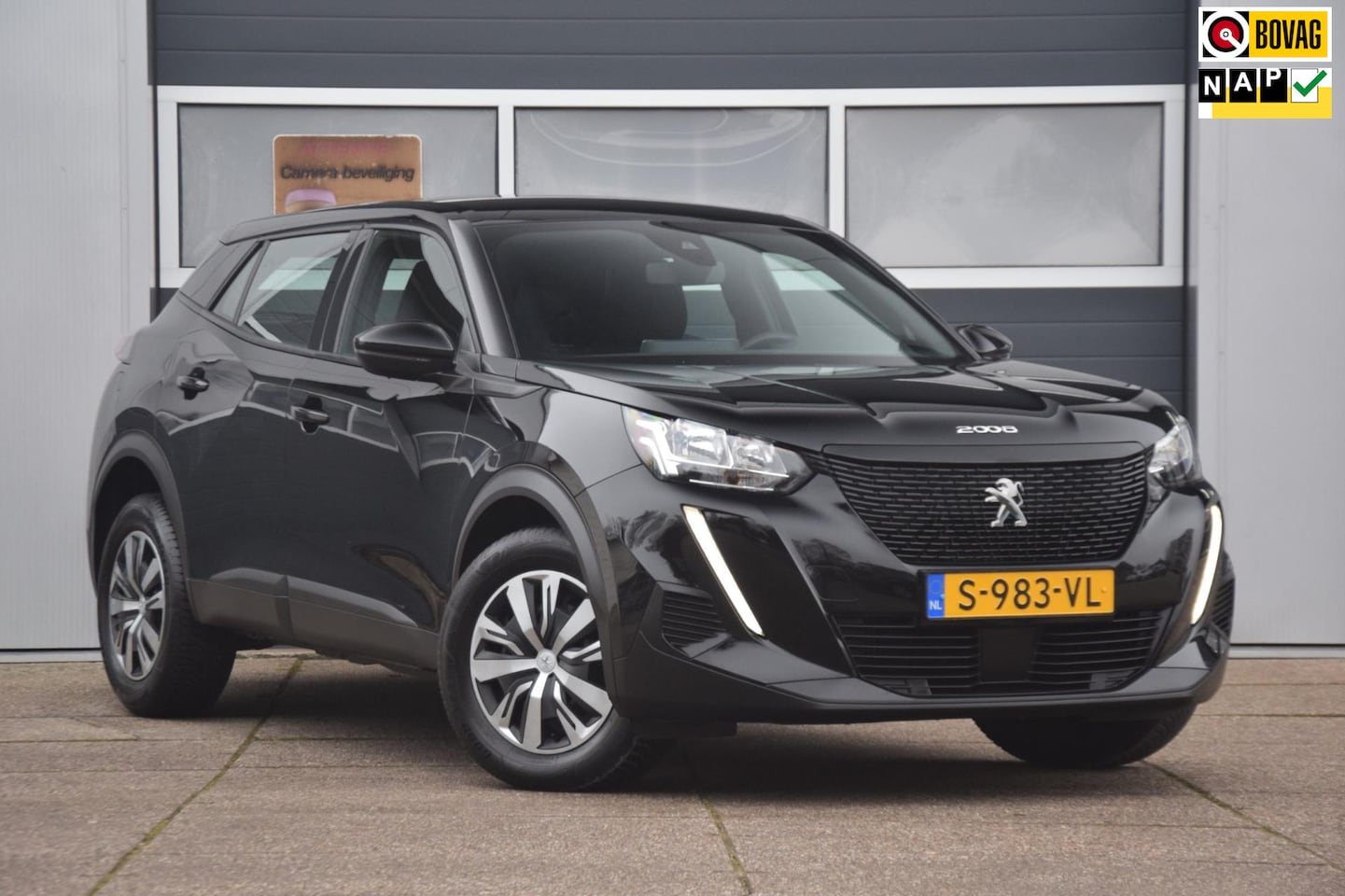 Peugeot 2008 - 1.2 PureTech Active Pack NAVIGATIE FULL MAP/CRUISE CONTROL/16" ALL SEASON BANDEN - AutoWereld.nl