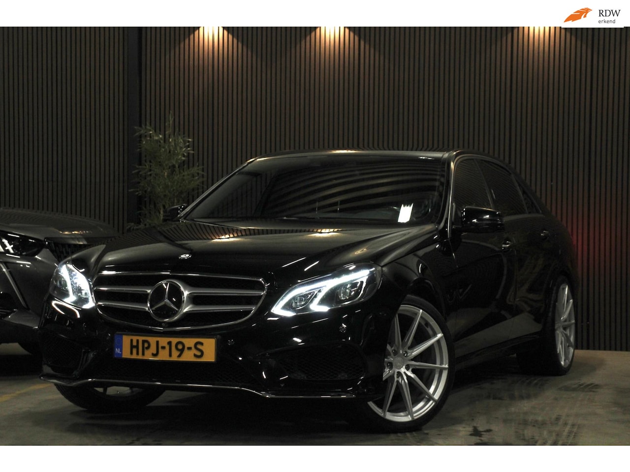 Mercedes-Benz E-klasse - 350d AMG-Line DTR+ AirMatic Distronic 360Cam Navi Leder 20" Yido Perf. - AutoWereld.nl