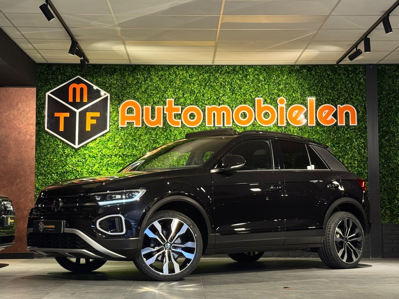 Volkswagen T-Roc - 1.5 TSI Sport IQ.Drive |PANO|150PK|GARANTIE - AutoWereld.nl