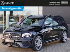 Mercedes-Benz GLB - 200 AMG line | Panoramadak | Dodehoekassistent | Navigatie | Trekhaak | Camera | Automaat