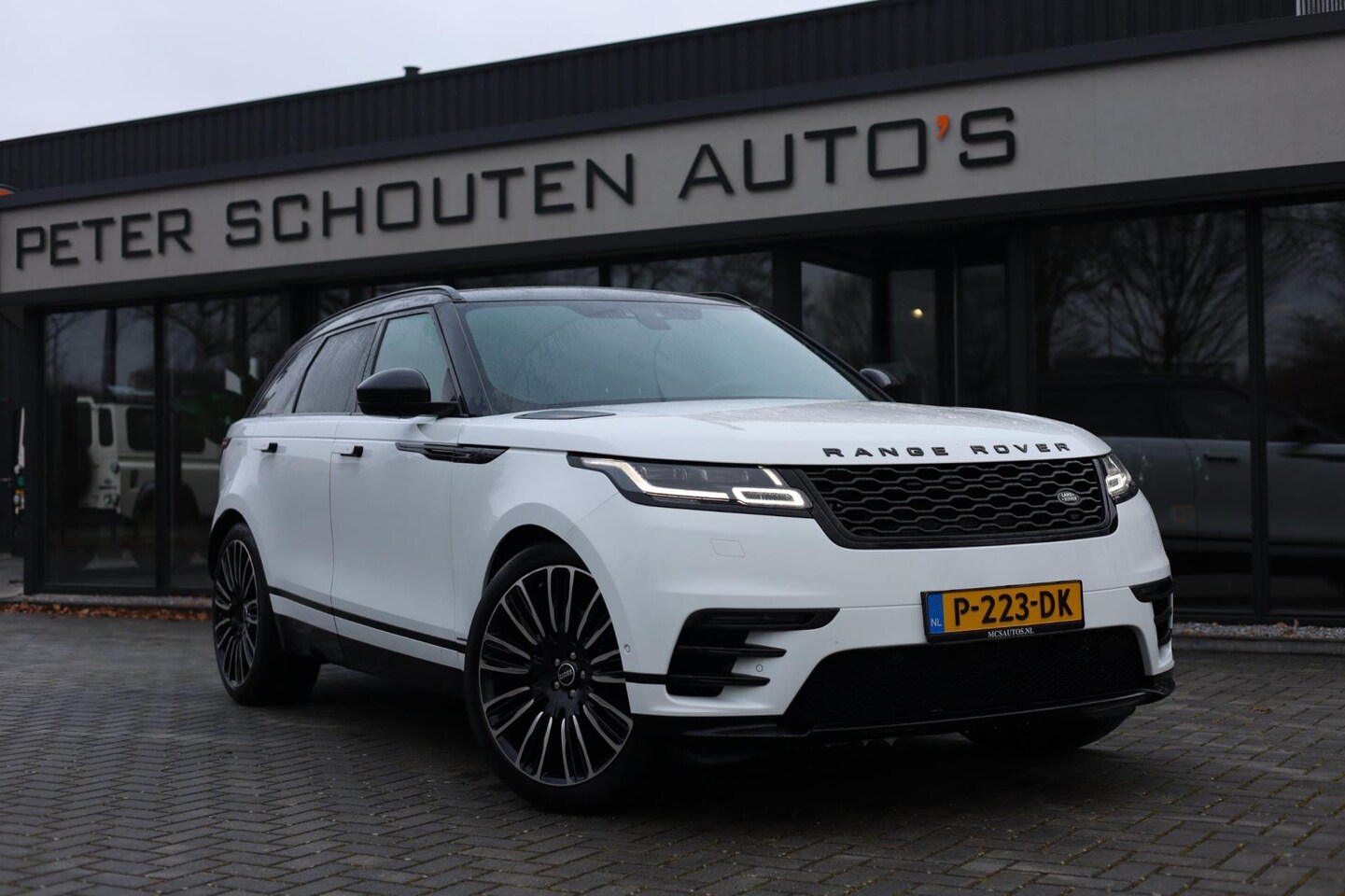 Land Rover Range Rover Velar - 3.0 V6 AWD R-Dynamic HSE | Leder | Pano | Luchtvering | 22"LMV | - AutoWereld.nl