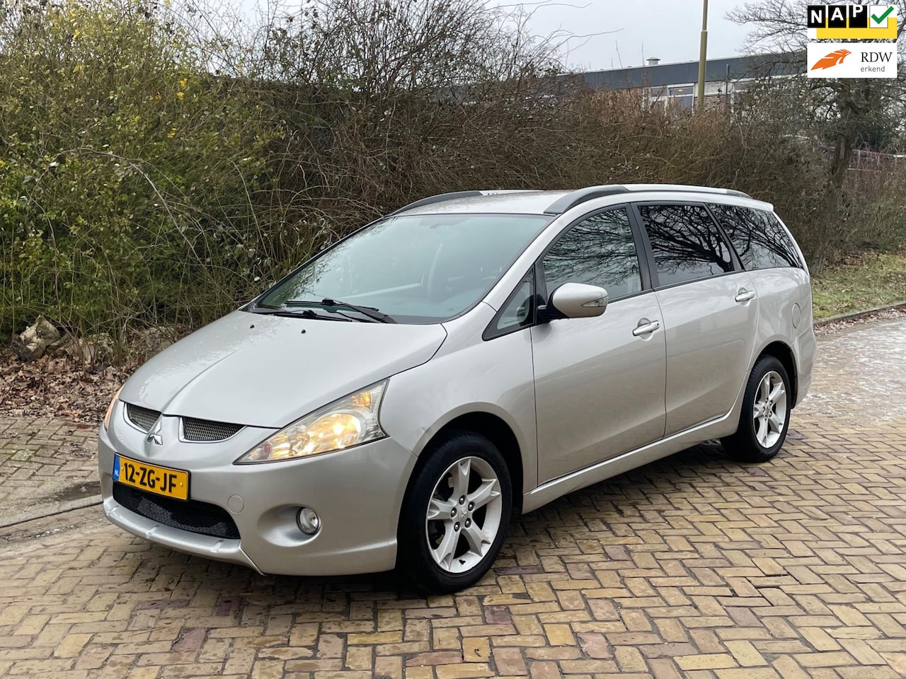 Mitsubishi Grandis - 2.4-16V InSport Automaat 7 personen - AutoWereld.nl