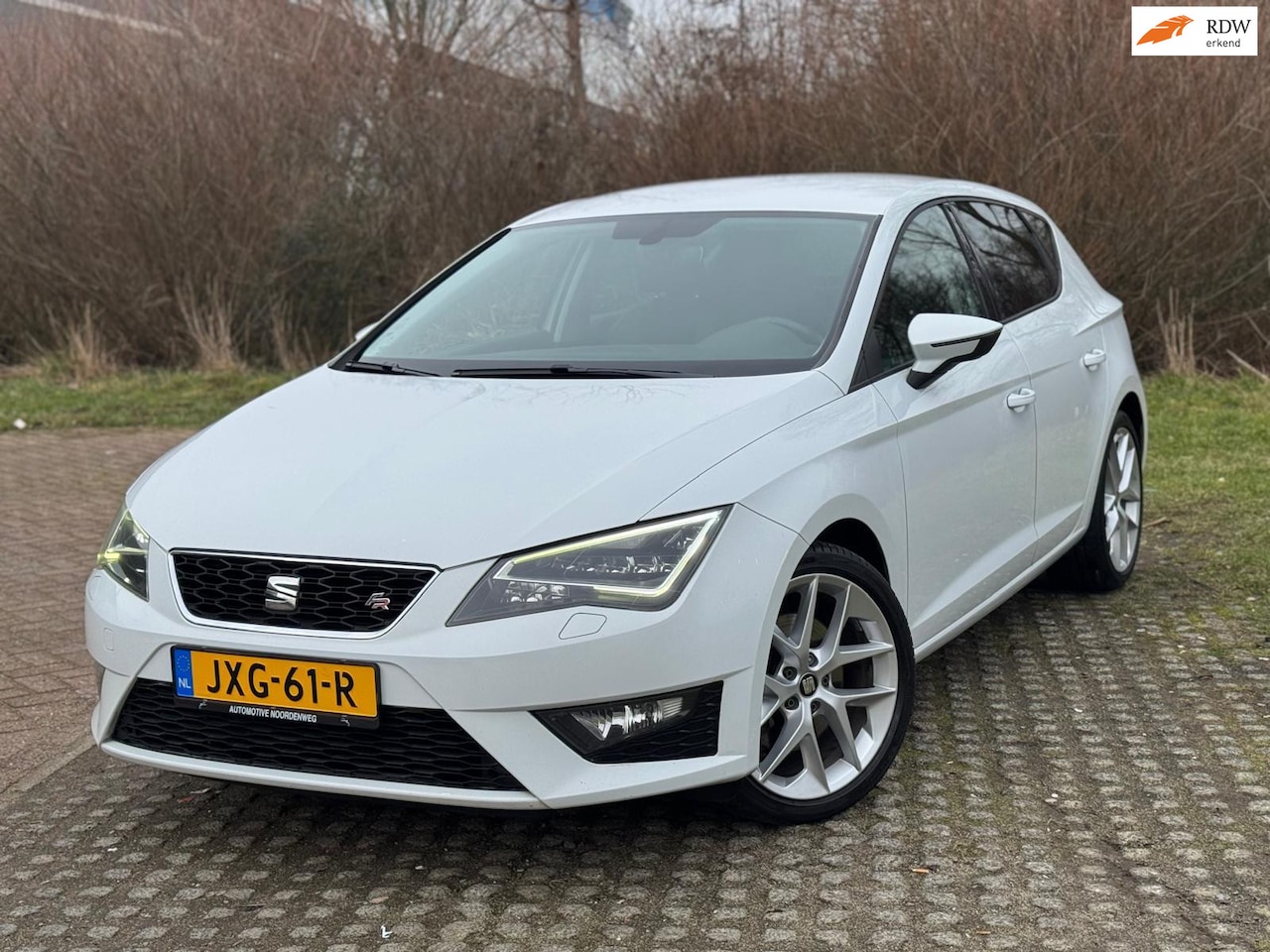 SEAT Leon - 1.8 TSI FR Connect / NAVI / LED / LEDER / PDC - AutoWereld.nl