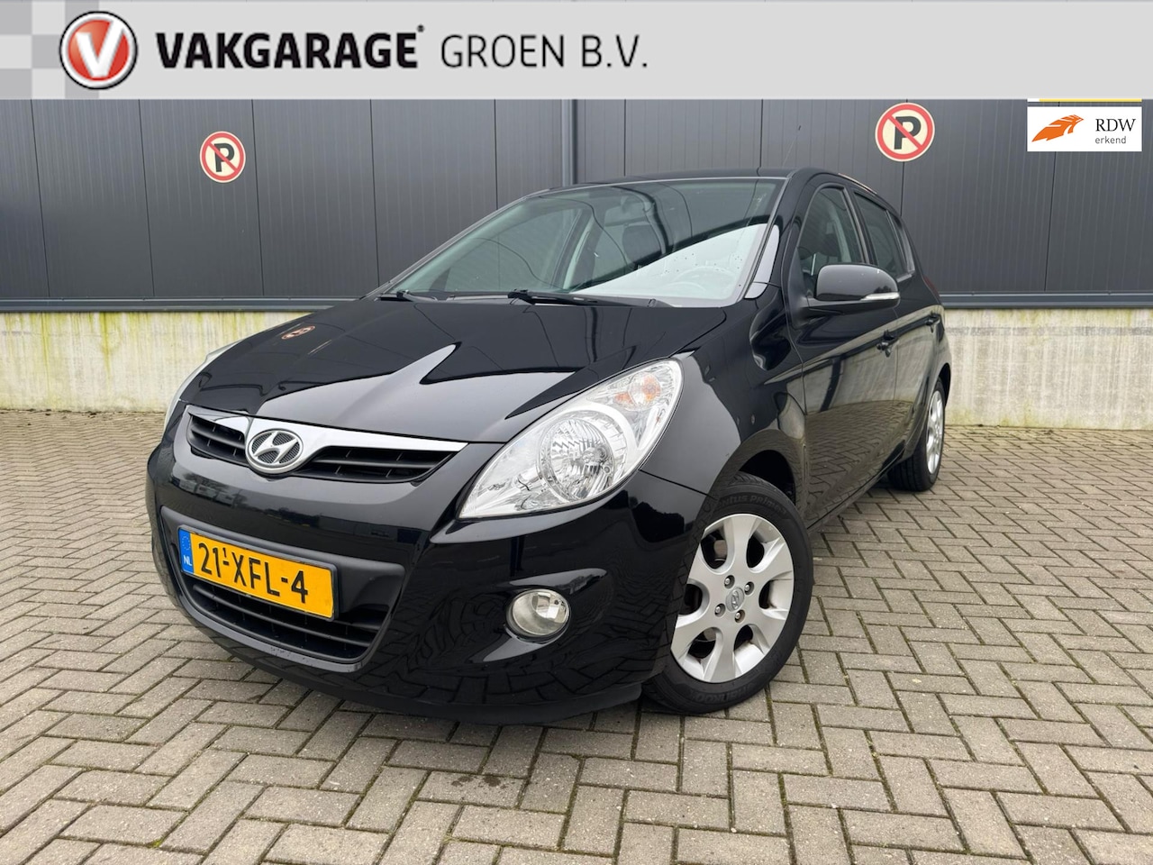 Hyundai i20 - 1.2i i-Catcher / clima / l.m. velgen / half leder ! - AutoWereld.nl