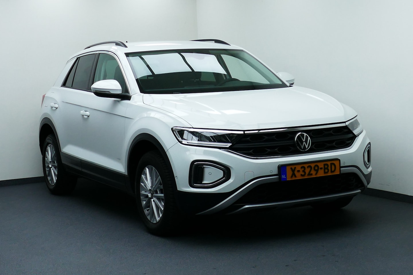Volkswagen T-Roc - 1.0 TSI Life. Face Lift. Carplay/Android Navi, Adap Cruise, StoelVerw, Led Koplampen, 16"L - AutoWereld.nl