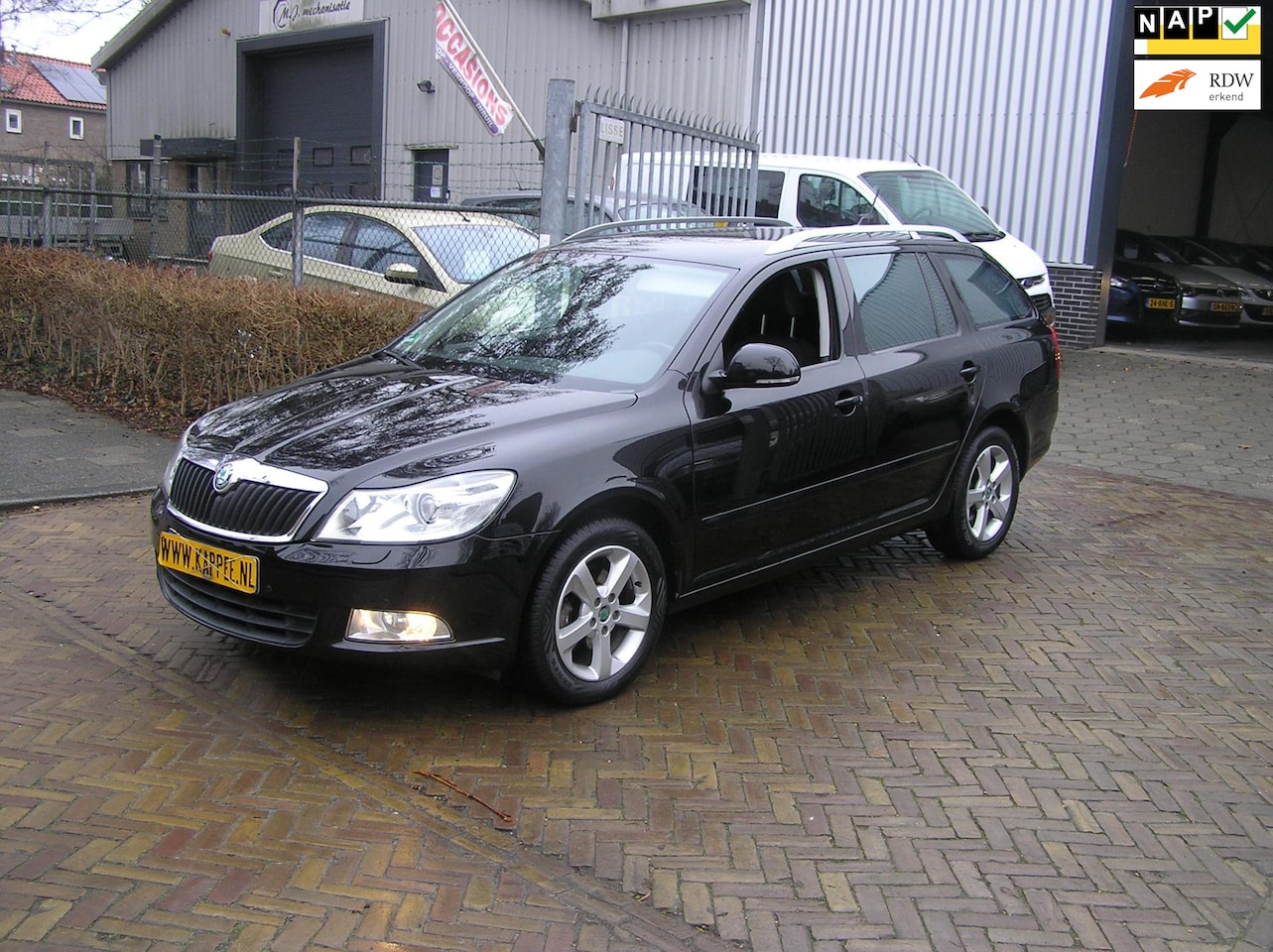 Skoda Octavia Combi - 1.4 TSI Greentech Elegance Business Line 1.4 TSI Greentech Elegance Business Line nap airco navi nieuwe apk - AutoWereld.nl