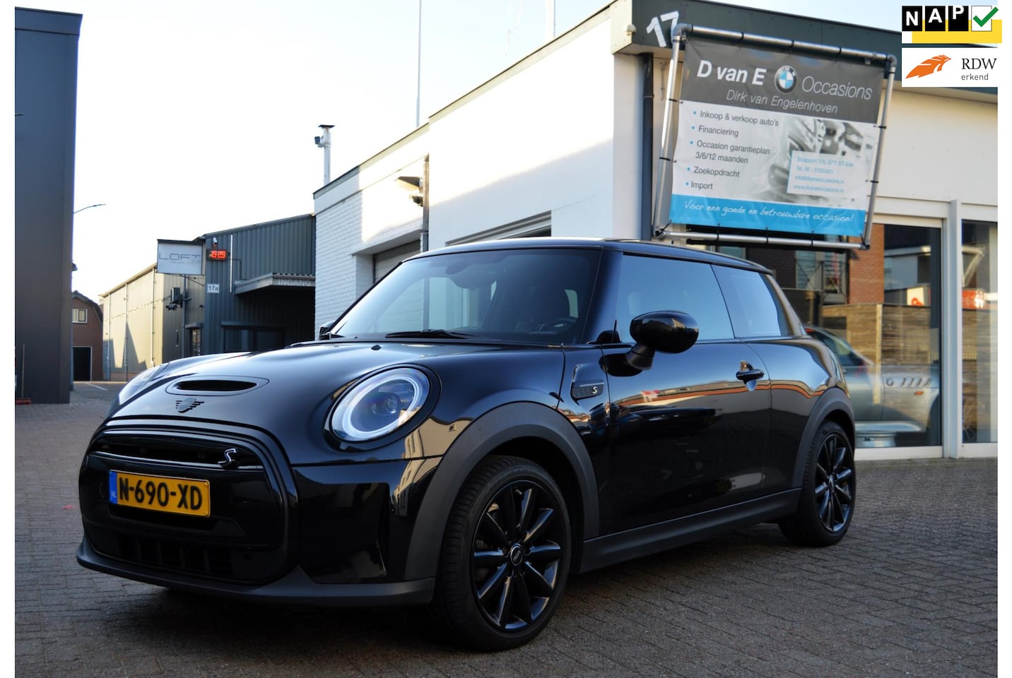 MINI Mini-Electric - Cooper Black Edition 33 kWh Sportstoel half leder/verwarmd|Apple carplay - AutoWereld.nl
