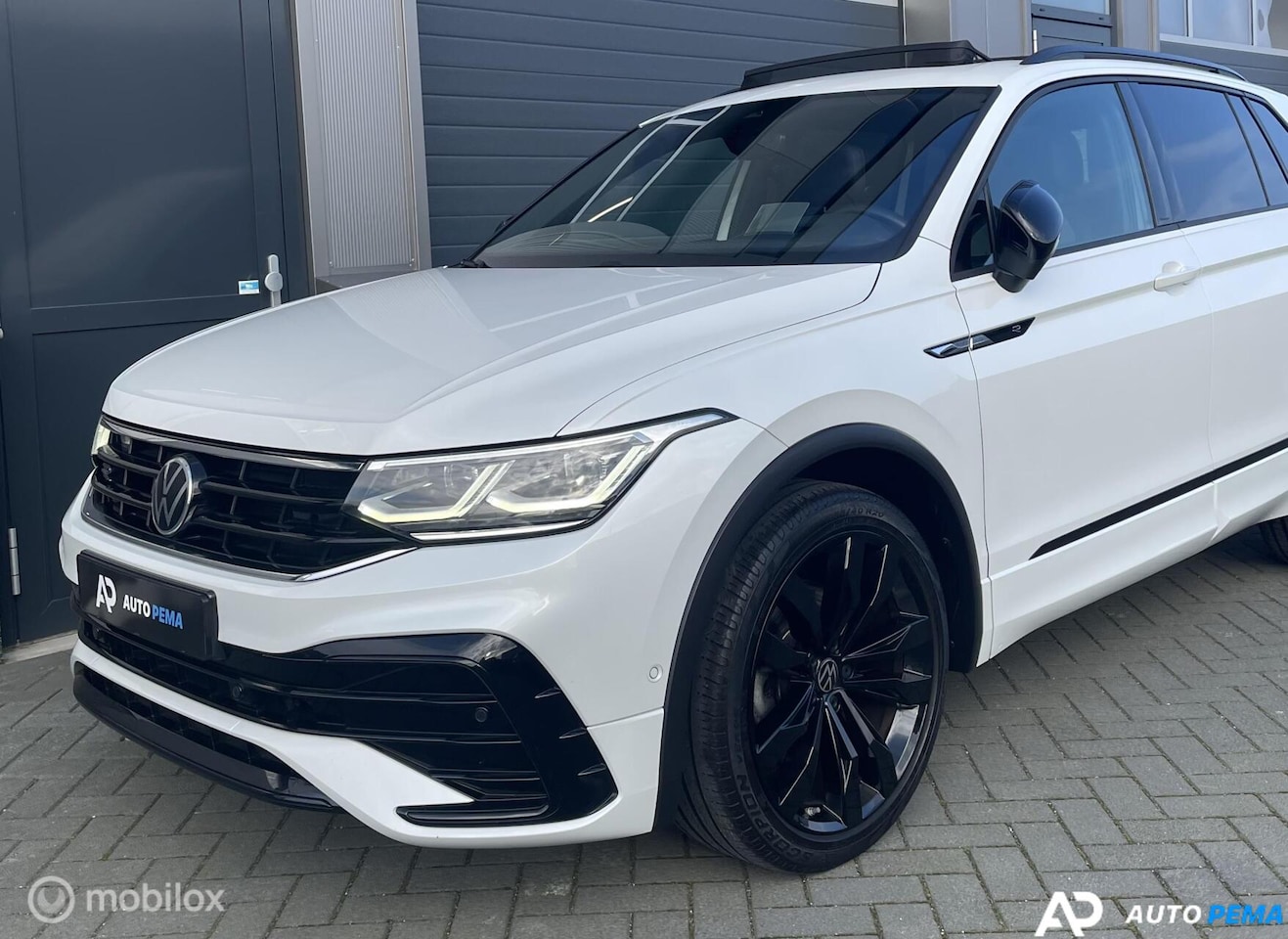 Volkswagen Tiguan - 1.5 TSI DSG 3xR-line 150PK Pano - AutoWereld.nl