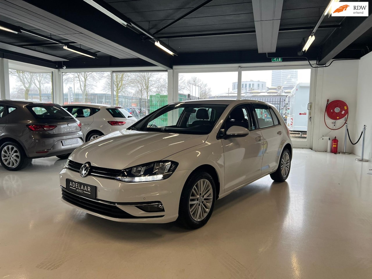 Volkswagen Golf - 1.0 TSI Highline l AUTOMAAT, NAVI, CAMERA, CLIMATRONIC, STOELVERWARMING, PDC - AutoWereld.nl