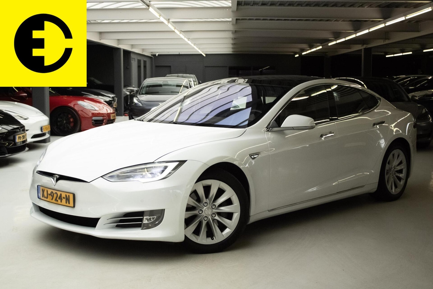 Tesla Model S - 60 Base | Free Supercharging | Leren bekleding | Camera - AutoWereld.nl