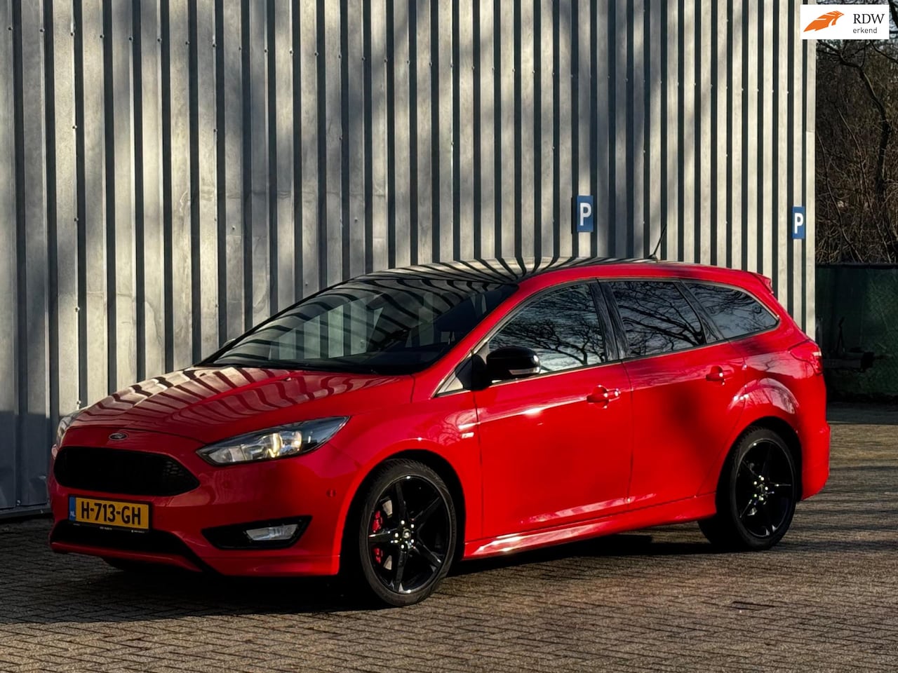 Ford Focus Wagon - 1.5 150pk ST-Line / Stuur + Stoelverw / Black Pack / Goede opties & Erg Netjes! - AutoWereld.nl