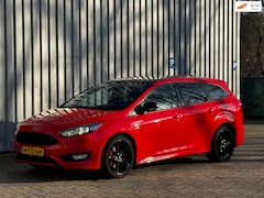 Ford Focus Wagon - 1.5 150pk ST-Line / Stuur + Stoelverw / Black Pack / Goede opties & Erg Netjes