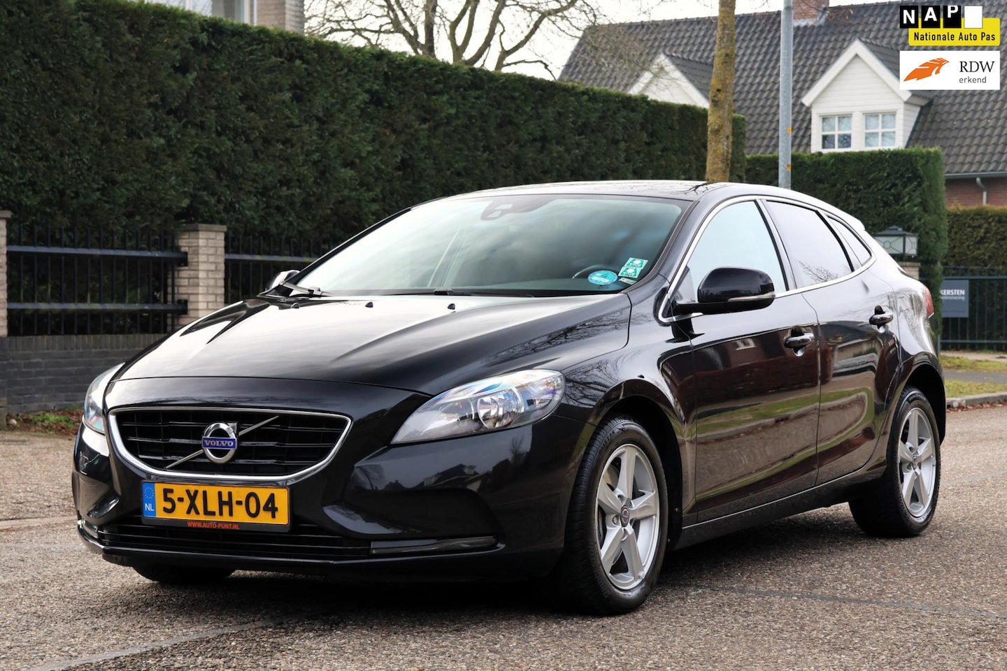 Volvo V40 - 2.0 D4 Summum Business | NAVI | CLIMA | CRUISE | LEDER | NAP | MOOIE AUTO | - AutoWereld.nl