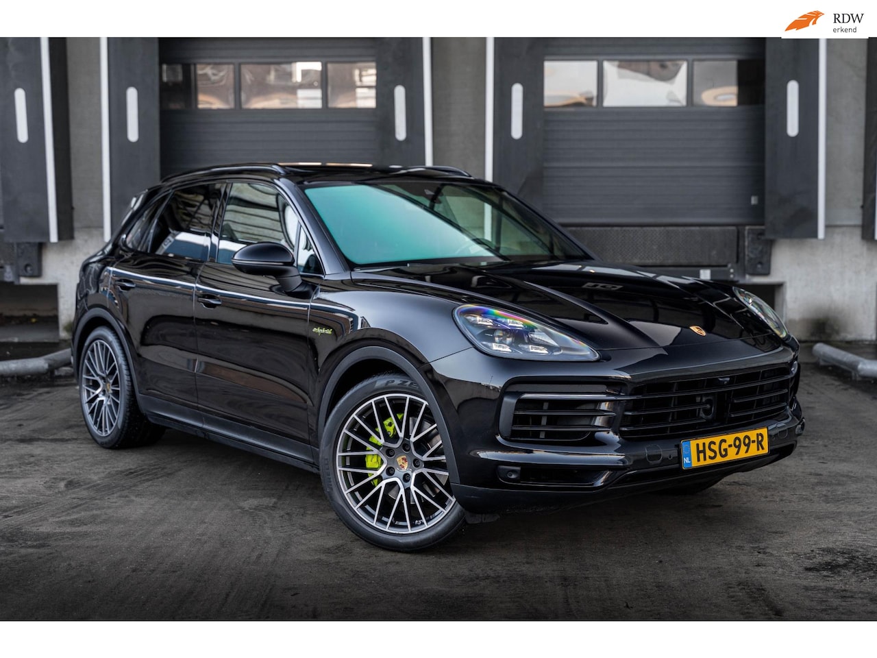 Porsche Cayenne - 3.0 E-Hybrid MASSAGE/TV/PANO/VERKOELING/SOFTCLOSE/BOMVOL IN OPTIES - AutoWereld.nl