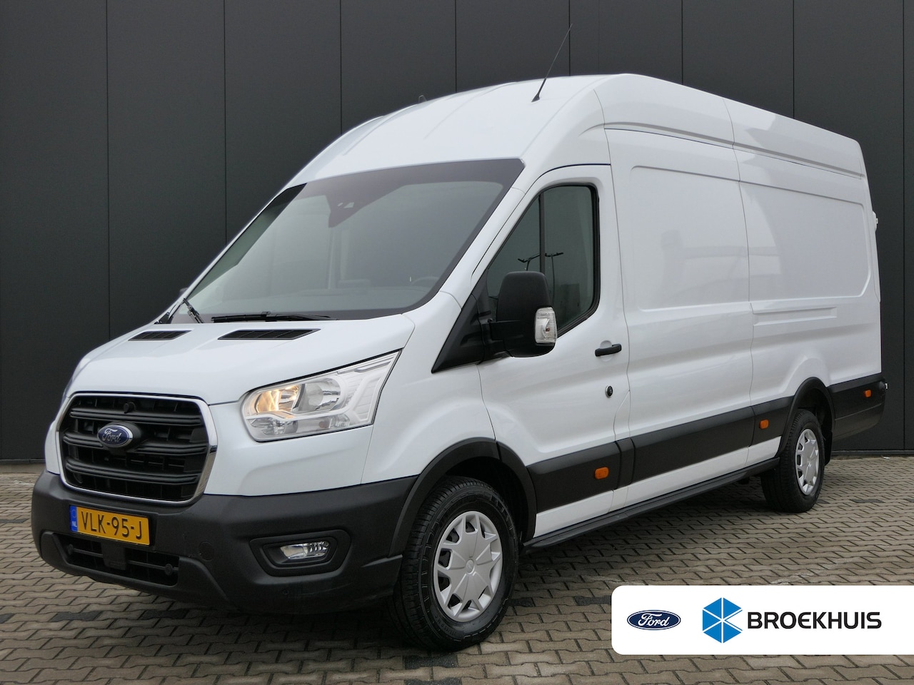 Ford Transit - 350 2.0 TDCI L4H3 Trend RWD 170pk Automaat | Achterwielaandrijving | Laadruimtepakket | Ca - AutoWereld.nl