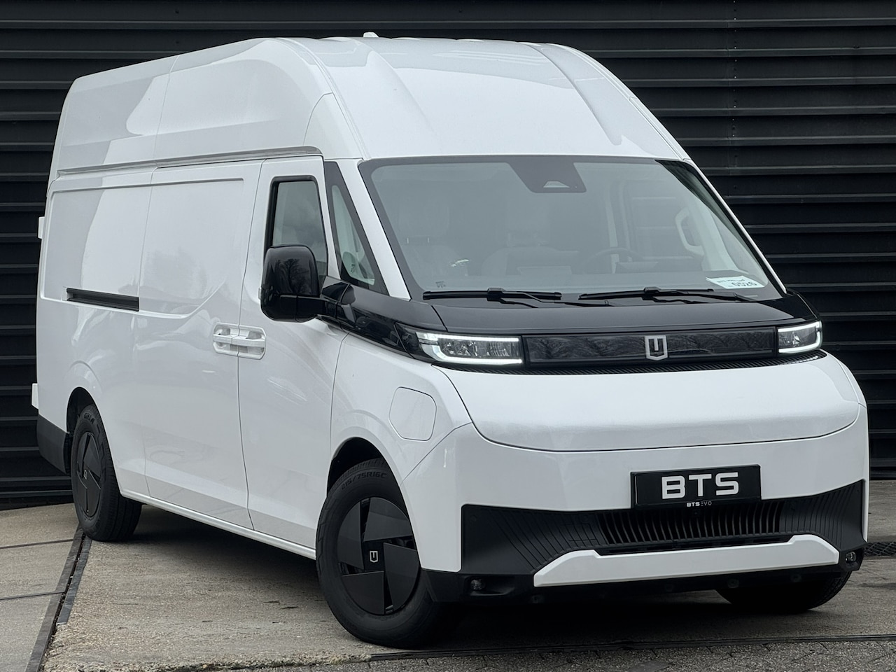 Farizon SV - L3H3 106 kWh 270 Graden deuren Trekhaak 220v in laadruimte - AutoWereld.nl