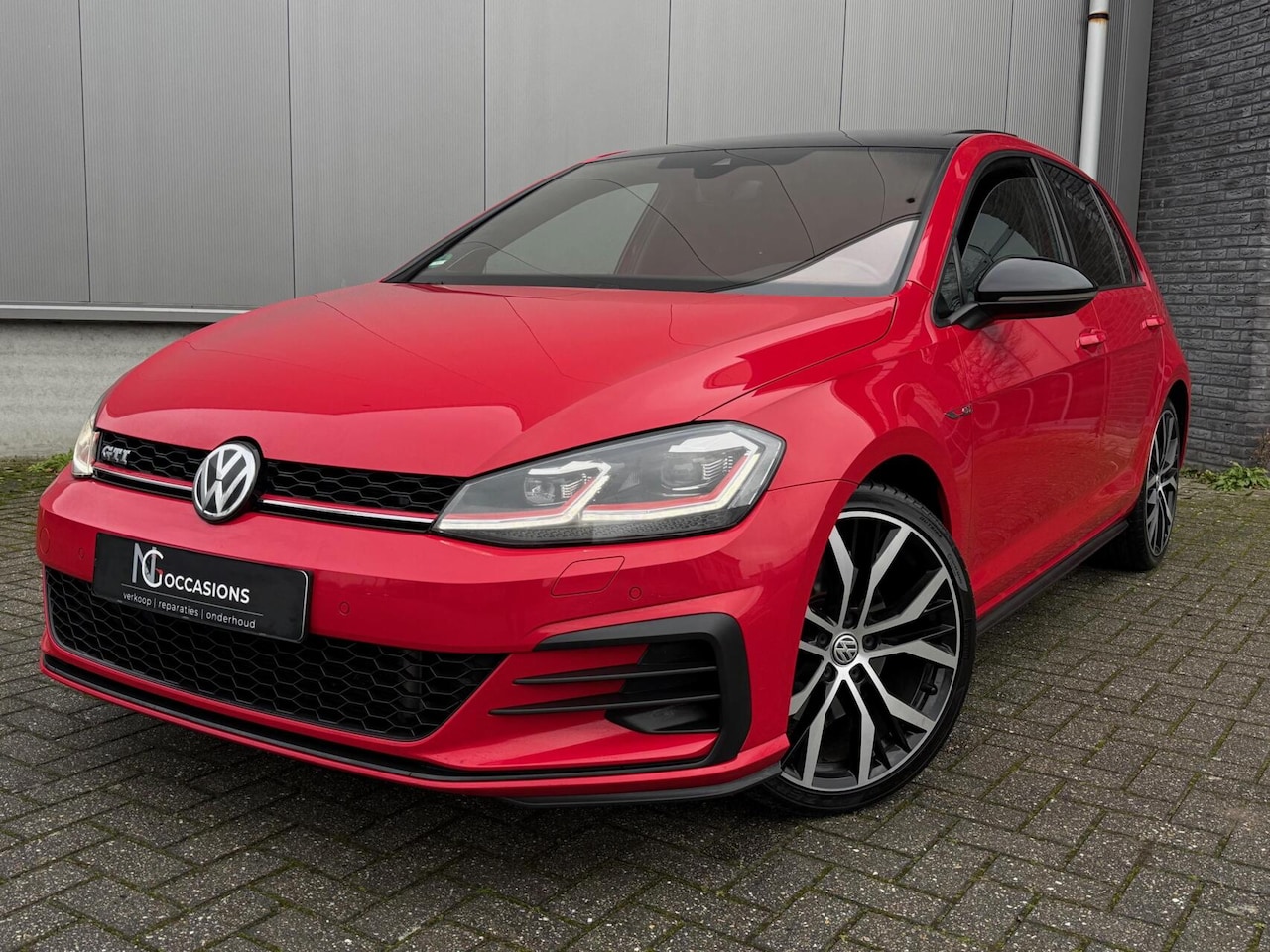 Volkswagen Golf - 2.0 TSI GTI 245 PK Performance / PANO / KEYLESS / DYNAUDIO - AutoWereld.nl