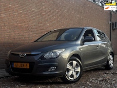 Hyundai i30 - 1.6i Dynamic | Airco | Uniek Nette Auto | NAP