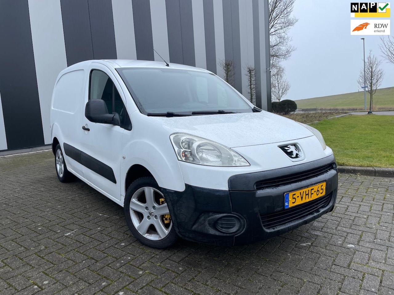 Peugeot Partner - 120 1.6 HDI L1 XT Inruilkoopje-Airco-Trekhaak-Lmv - AutoWereld.nl