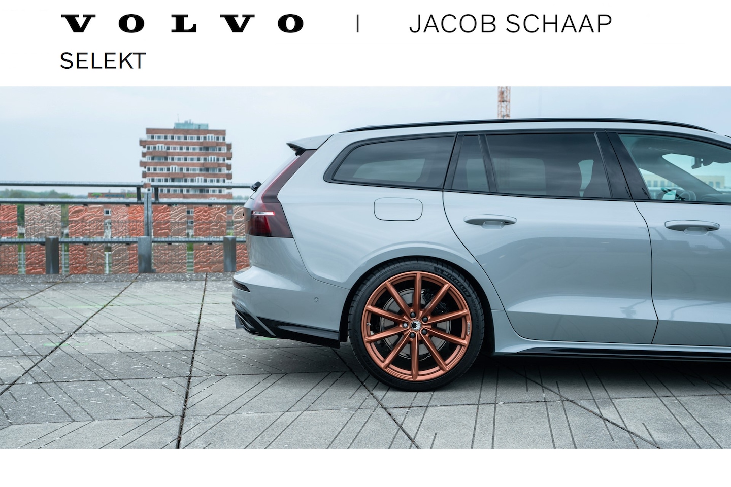 Volvo V60 - T6 Plug-in hybrid AWD Plus Dark / Custom made Black Sheep uitvoering / 20" Heico matt Bron - AutoWereld.nl