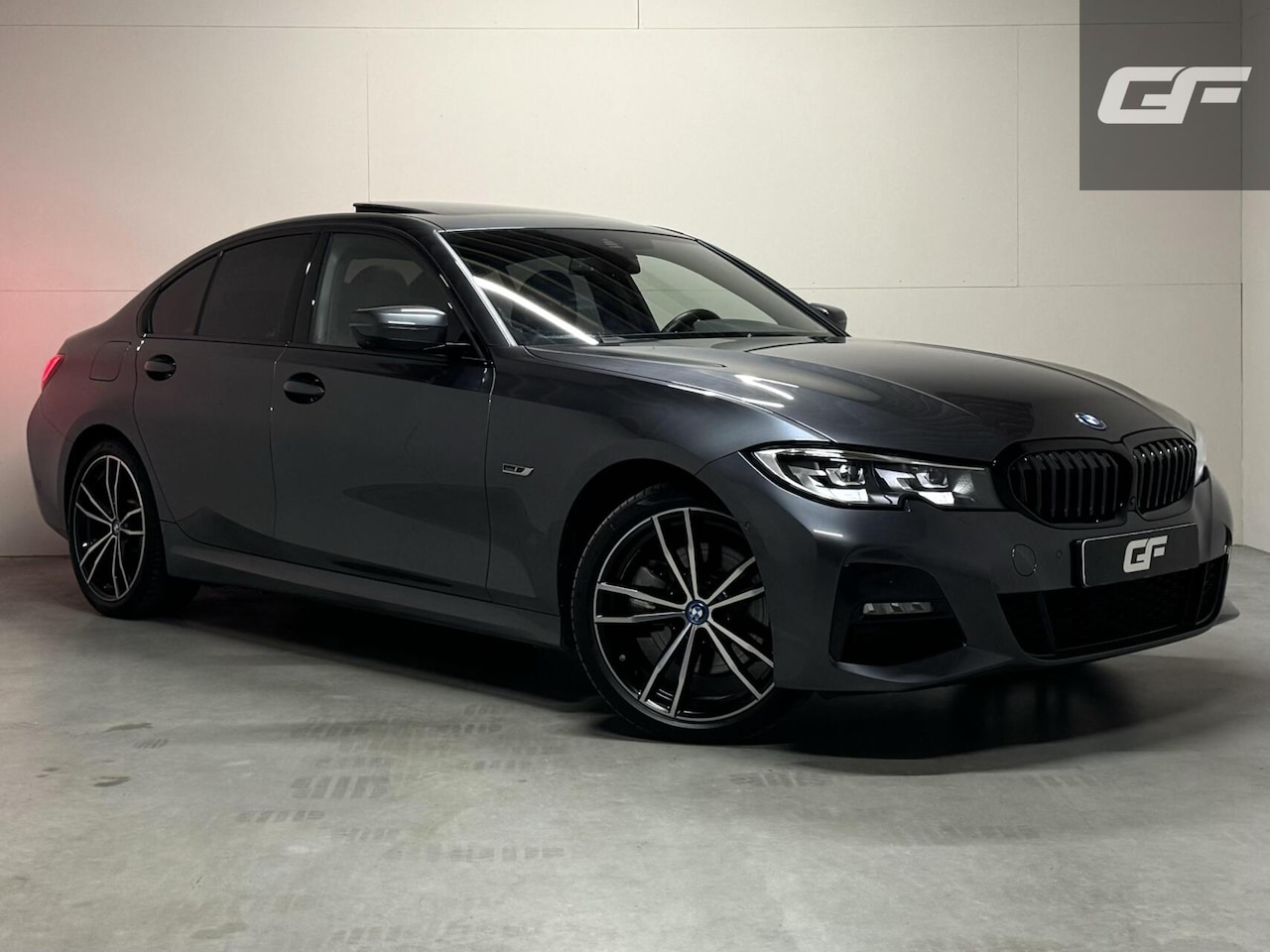 BMW 3-serie - 320e M-Sport Shadow Pano 360° Carplay Sfeerv. - AutoWereld.nl