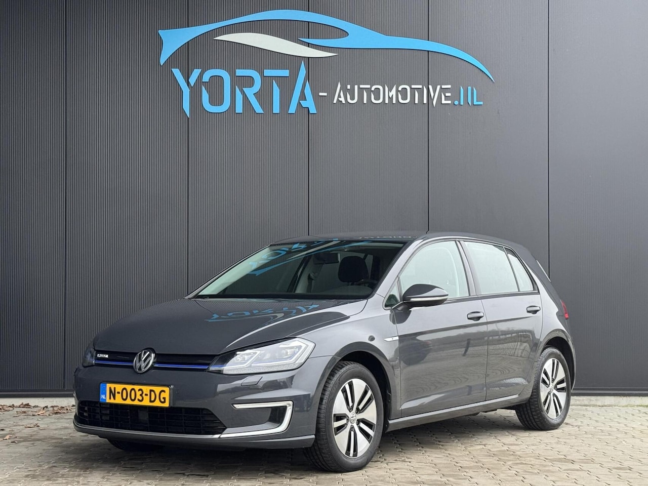 Volkswagen e-Golf - Highline 90% SOH*CAMERA*STOELVERW.*CARPLAY - AutoWereld.nl