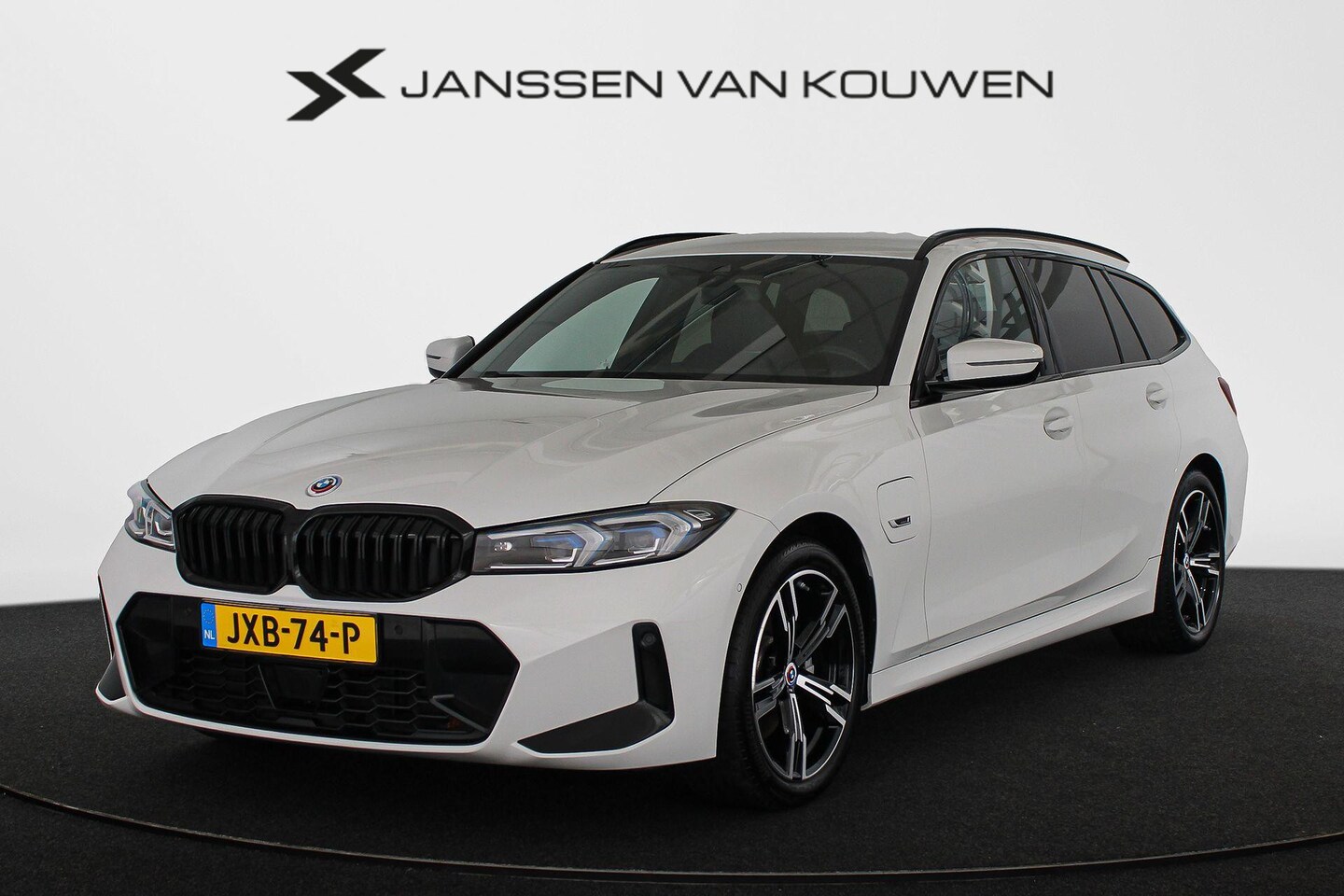 BMW 3-serie Touring - 330e M Sport Stoelverwarming Keyless Trekhaak Stuurverwarming - AutoWereld.nl