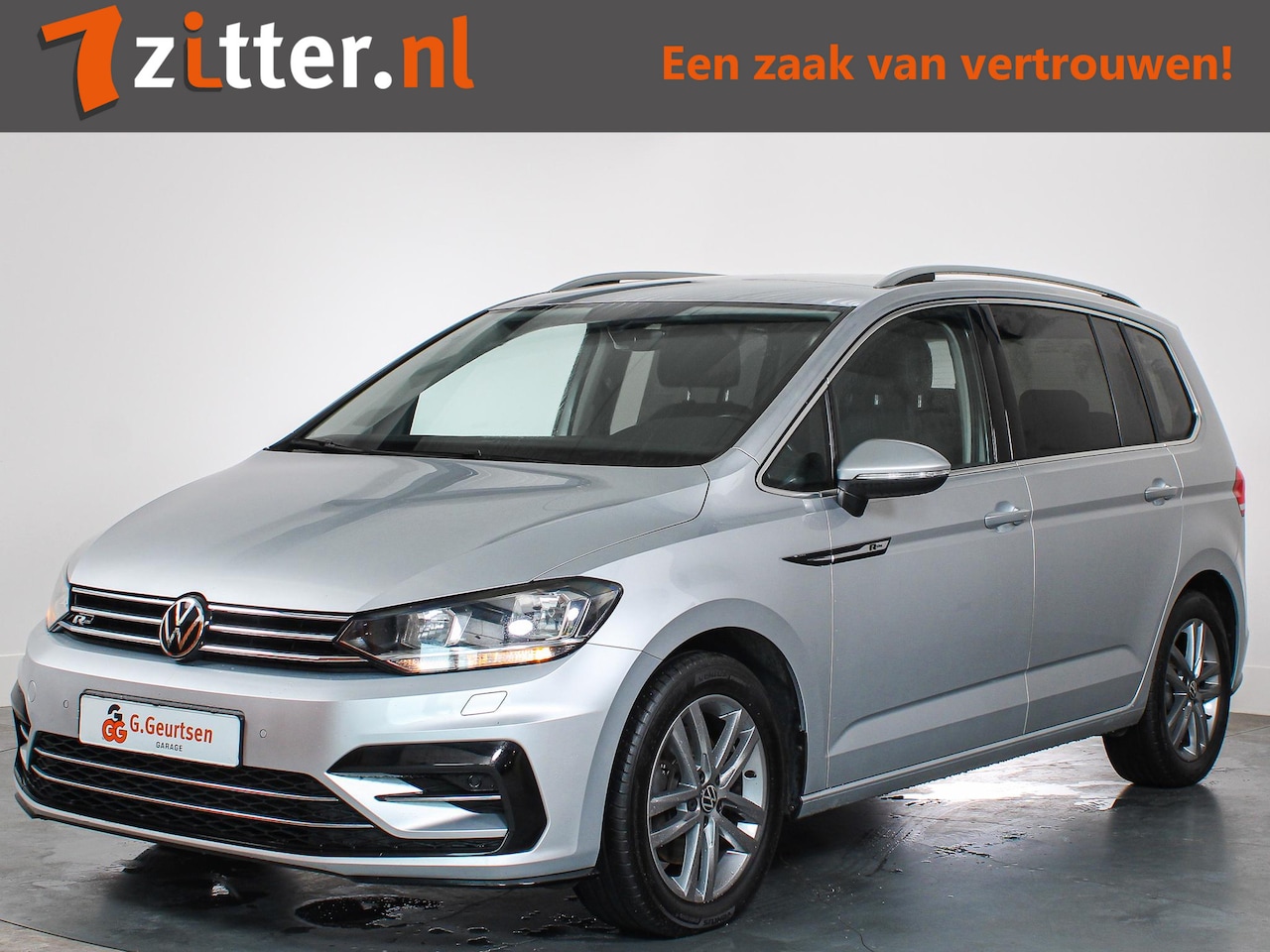 Volkswagen Touran - 1.5 TSI Highline R-line 7-Persoons, Trekhaak, ACC, Stoel/Stuurverwarming, Keyless - AutoWereld.nl